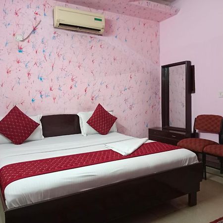 Airport Hotel Pariksheet Inn New Delhi Buitenkant foto